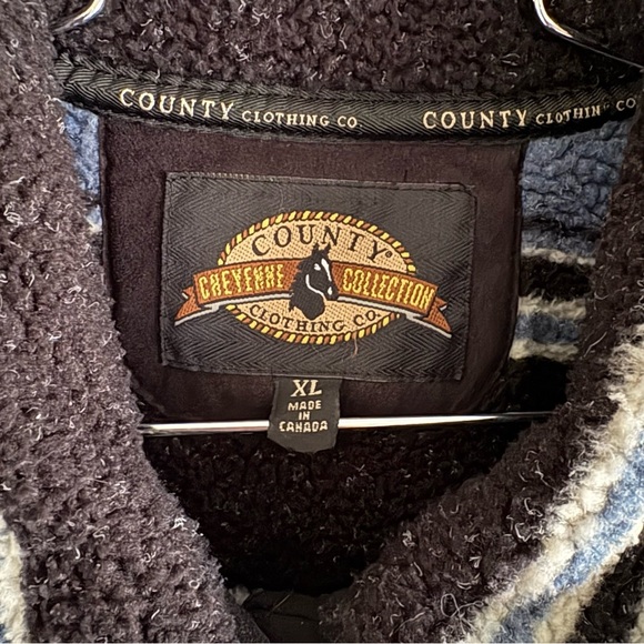 County Clothing Co Black Faux Suede Jacket Blue Stripe Sherpa Lining XL - Picture 3 of 6